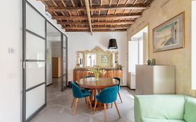 Iflat Vatican High-End Apartment